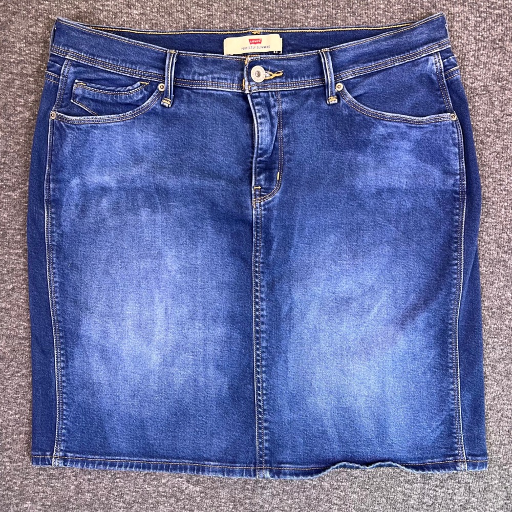 Levis Skirt Womens 10 Blue Faded Perfectly Slimming Denim Knee Length Pencil L18